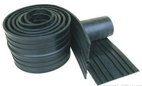 U型橡膠止水帶處混凝土抗剪強度與什么有關？